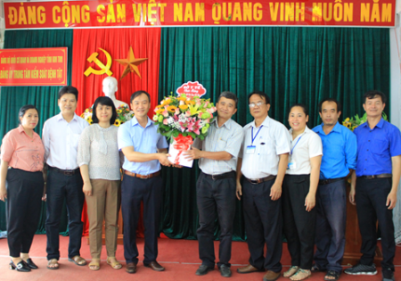 Lãnh đạo Sở Y tế thăm và gặp mặt viên chức Khoa Truyền thông, giáo dục sức khỏe, Trung tâm Kiểm soát bệnh tật nhân dịp ngày Báo chí Cách mạng Việt Nam (21-6)
